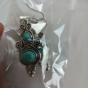2/30$ Or 3/$35 Silver and‎ Turquoise Dangle Earrings (#0208)